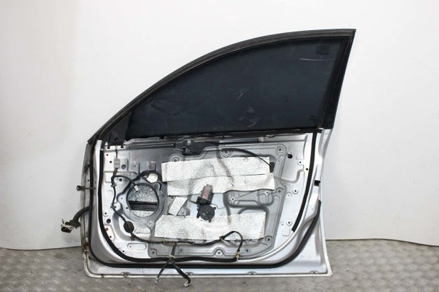 Пасажирські передні двері 80100AV631 NISSAN