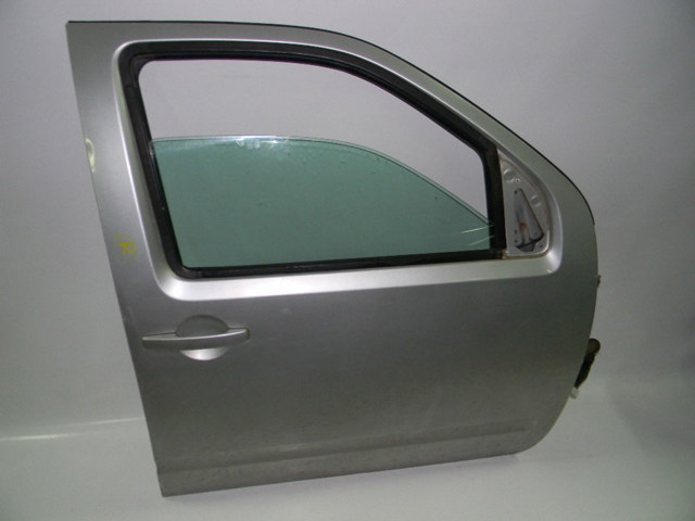 Пасажирські передні двері 80100EB330 NISSAN