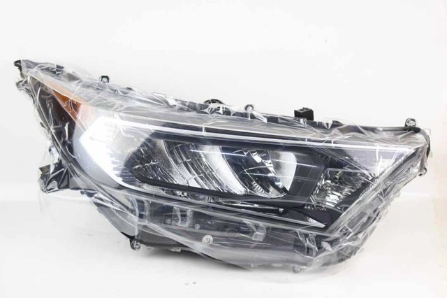 Фара правая 8113042810 TOYOTA