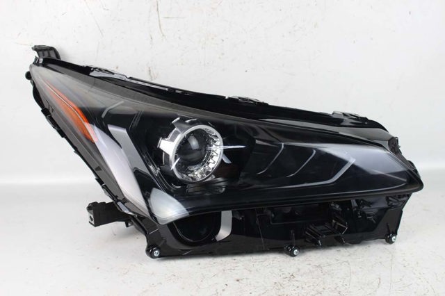 Фара передня права 8114578180 TOYOTA