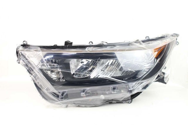 Фара дальнього світла в зборі 811500R150 TOYOTA