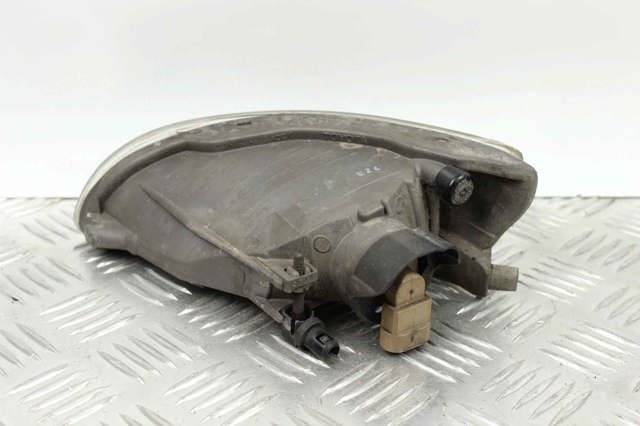 Туманка права 8121048020 TOYOTA