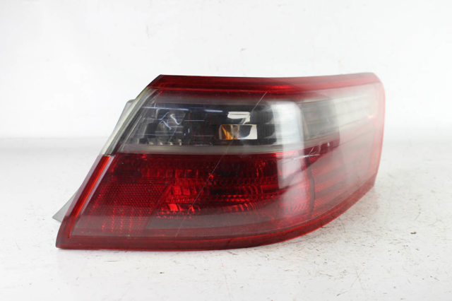 Задній правий зовнішній ліхтар 8155006240 TOYOTA