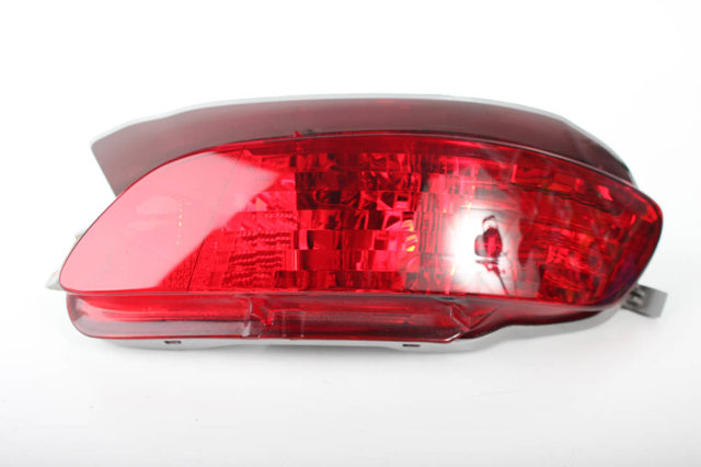 Ліхтар заднього бампера, правий 8191048030 TOYOTA