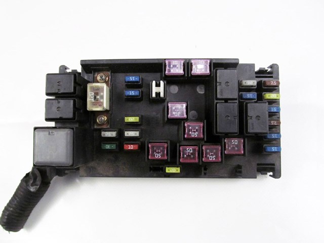 Коробка запобіжників 82241AG010 SUBARU
