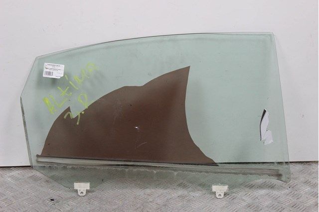 Скло заднє праве 823003TA0A NISSAN