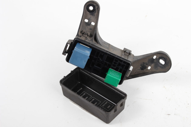 Корпус запобіжників 8274330020 TOYOTA