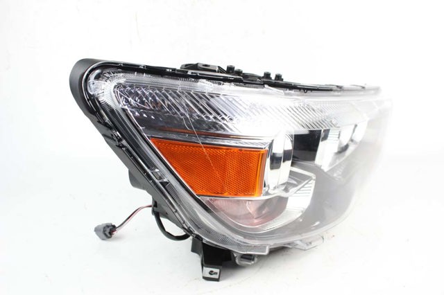 Фара правая 8301B592 MITSUBISHI