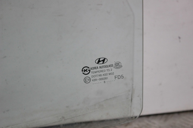 Скло заднє ліве 834112L010 HYUNDAI