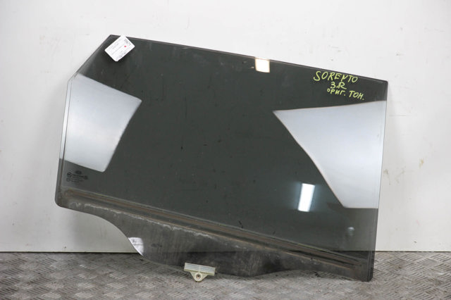 Скло заднє праве 834212P000 HYUNDAI