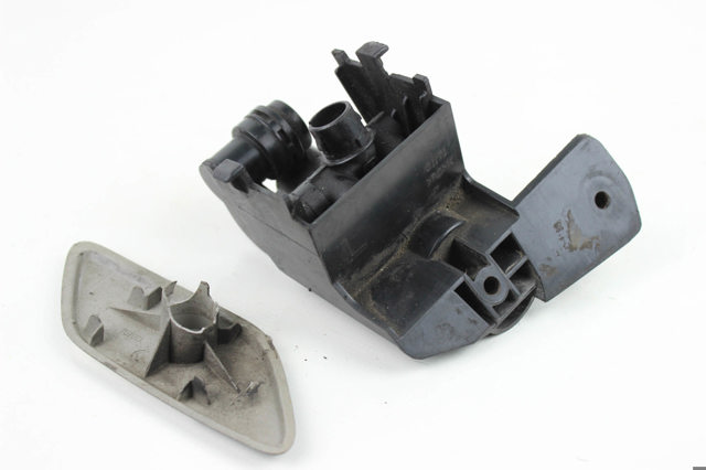 Форсунка омивача фари передньої, лівої 8520802040 TOYOTA