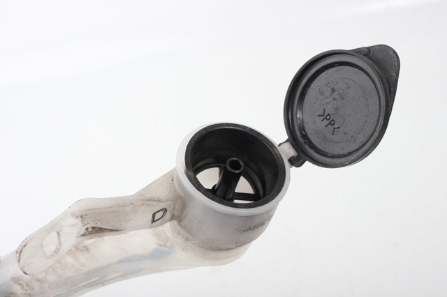 Горловина бачка омивача 8531268010 TOYOTA
