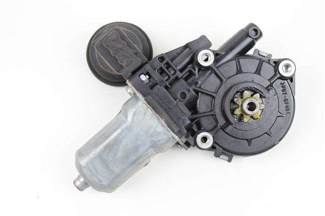 Мотор склопідйомника дверей передніх, правих 8571058010 TOYOTA