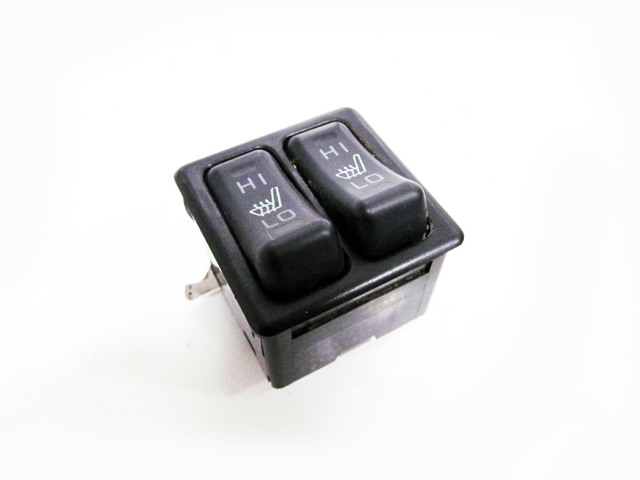 Кнопка обігріву сидіння 8610A070 MITSUBISHI