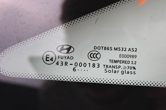 Скло кузова/багажного відсіку, праве 87820C2000 HYUNDAI