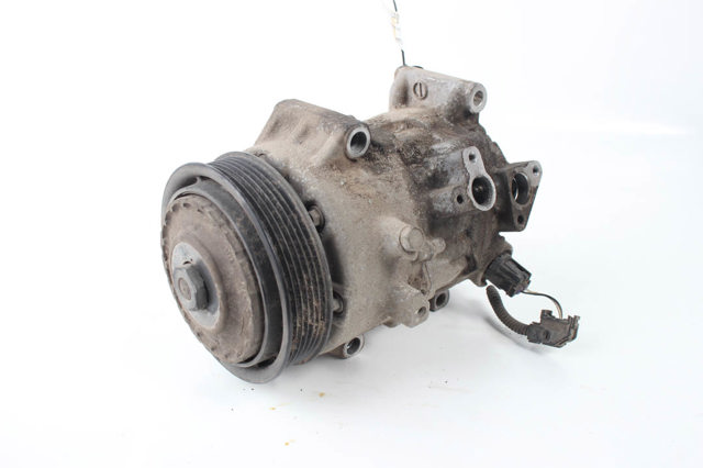 Компресор кондиціонера 8831042560 TOYOTA