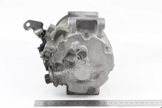 Компресор кондиціонера 8831078011 TOYOTA