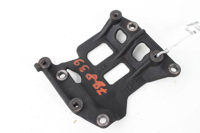 Кронштейн компресора кондиціонера 8843105010 TOYOTA