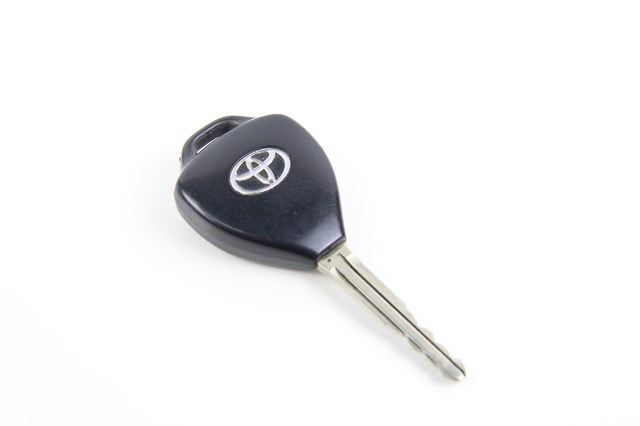 8907128202 Toyota