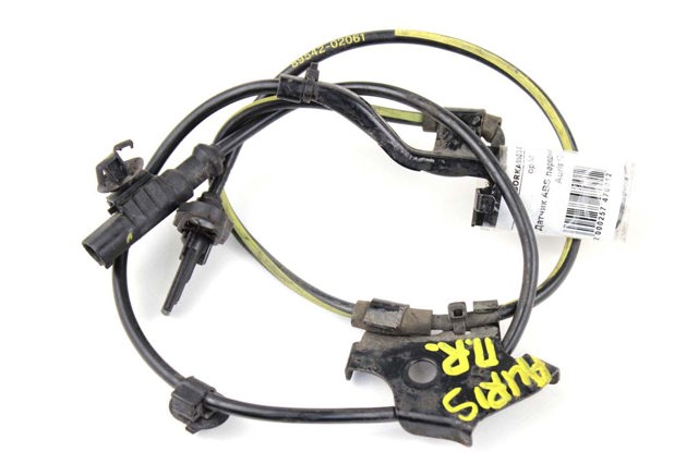 Датчик АБС (ABS) передній, правий 8954202061 TOYOTA