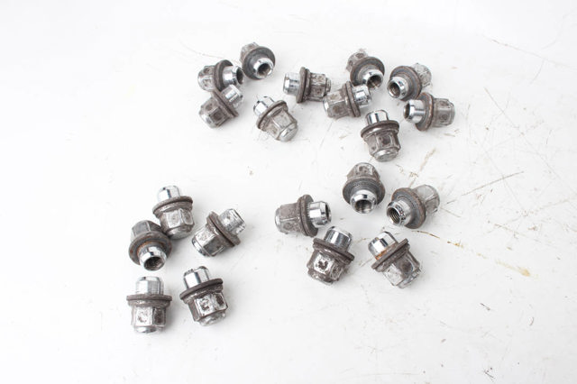 Гайка колісна 9094201007 TOYOTA