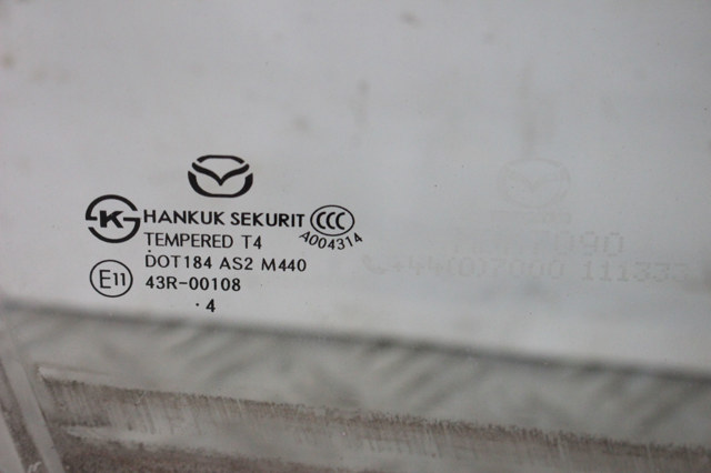 Скло передніх дверей, правою BHN158510A MAZDA