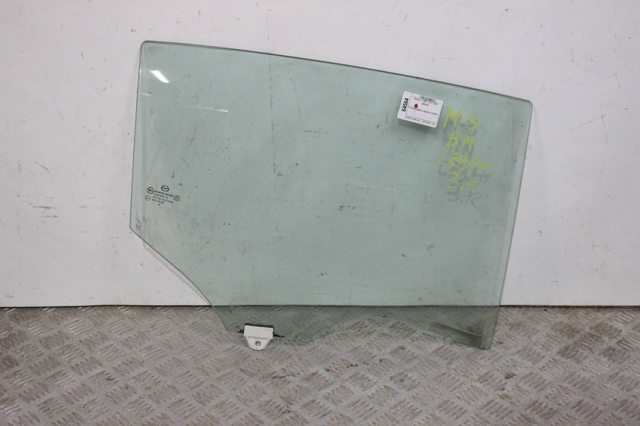 Скло заднє праве BHN172510A MAZDA