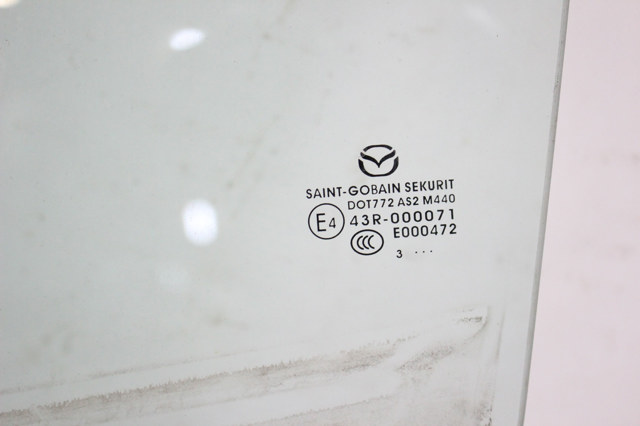 Скло задніх дверей, лівих BHN173510A MAZDA