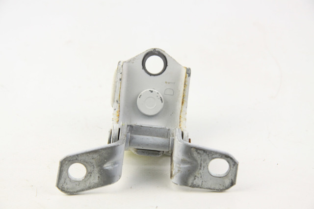 Петля задніх правих дверей D46172210A MAZDA