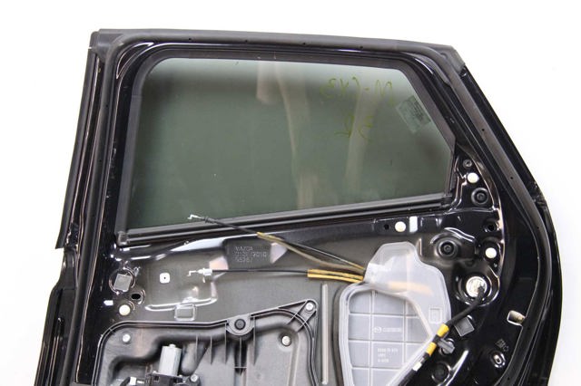 Двері пасажирські задні праві DKY07202XB MAZDA