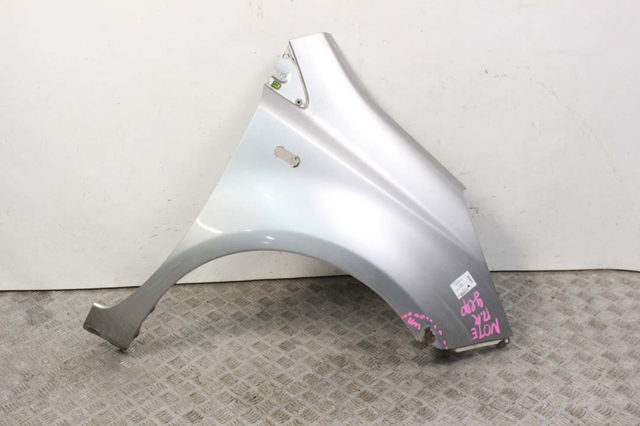 Переднє праве крило F31009U0M0 NISSAN