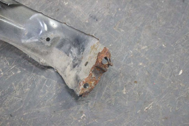 Переднє праве крило F3100BR0MA NISSAN