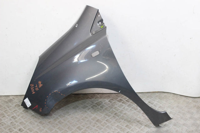 Бічна частина передня ліва F31019U0M0 NISSAN