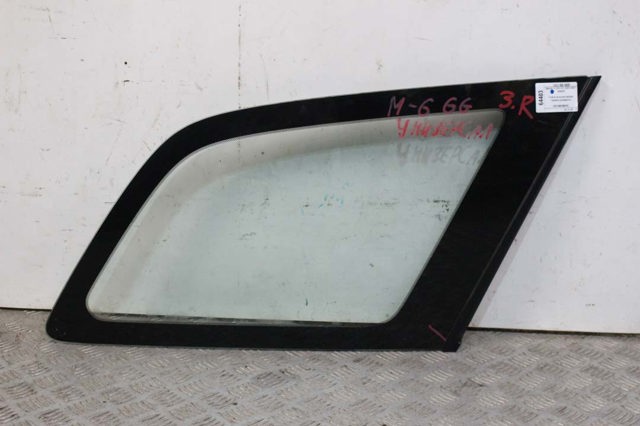 Скло кузова/багажного відсіку, праве G21B62950D MAZDA