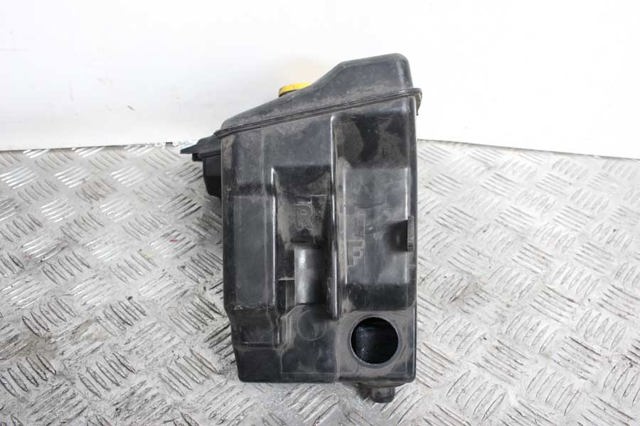 Водяний бачок омивача скла G22D67480B MAZDA