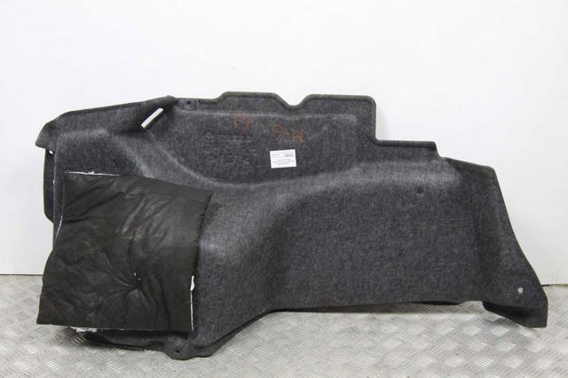 Облицювання багажного відсіку, праве GHK168850 MAZDA