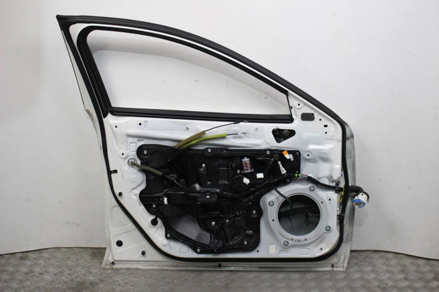 Дверь передня ліва GHY05902XC MAZDA