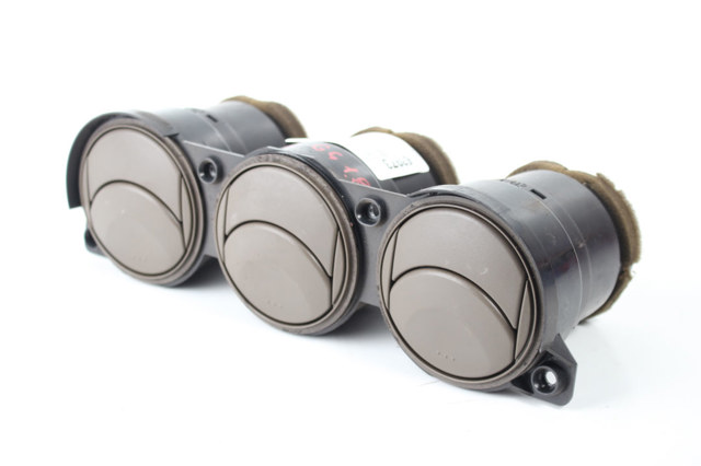 Решітка повітропровода GK3A6493002 MAZDA