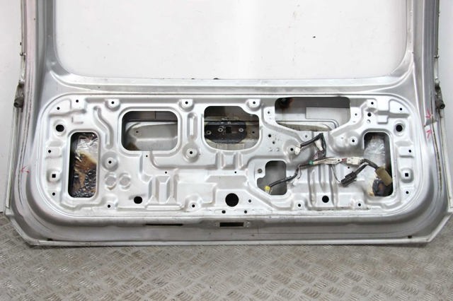 Задні двері багажника K010MES6MA NISSAN