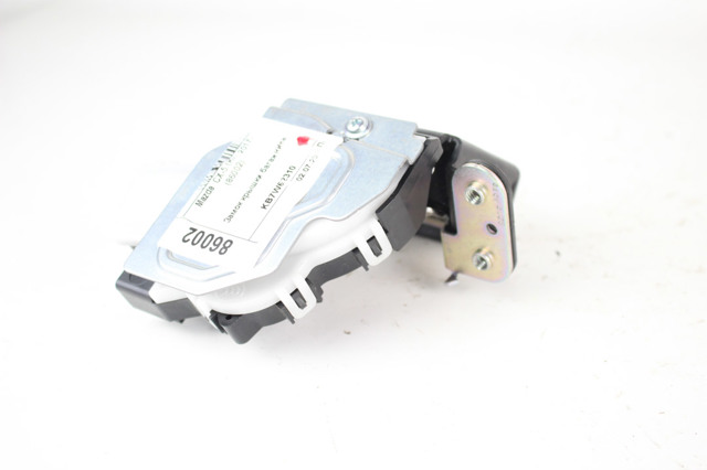 Замок і ручка дверей задка KB7W62310 MAZDA