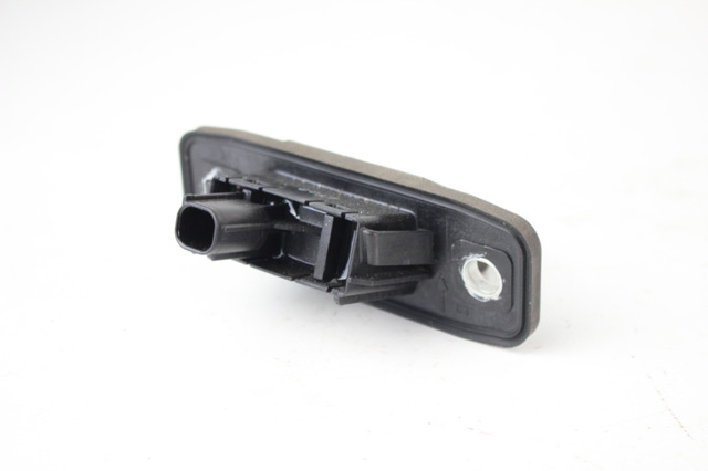 Кнопка приводу замка 3/5 дверей (ляди) / кришки багажника KB7W624B0 MAZDA