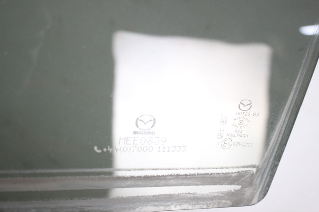 Скло заднє ліве KB8C73510 MAZDA