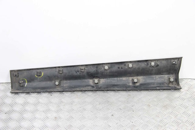 Молдинг передньої правої двері, нижній KD5351RA0B MAZDA