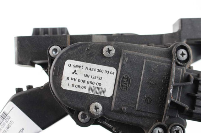 Підаль газу MN125792 MITSUBISHI