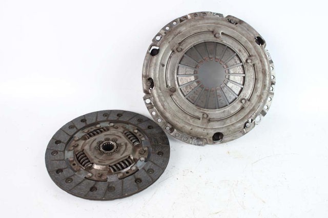 Натискний диск зчеплення MN130493 MITSUBISHI