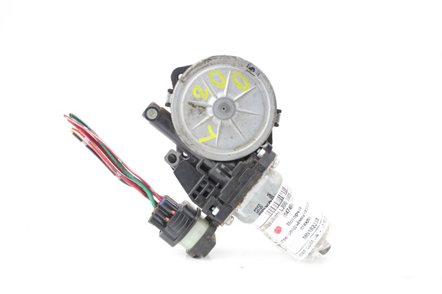 Двигун склопідіймача двері передньої, лівої MN182353 MITSUBISHI