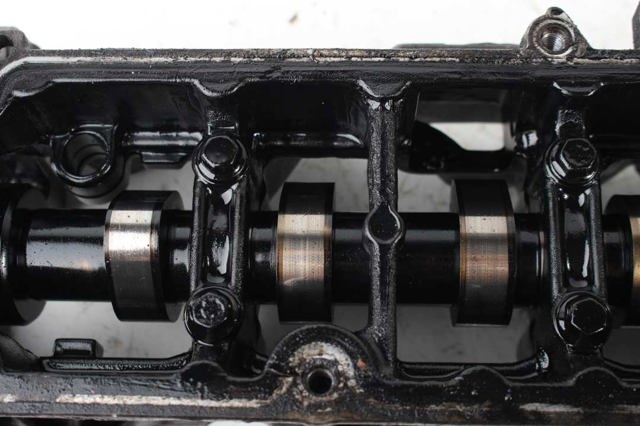 Розподільчий вал двигуна MN982499 MITSUBISHI