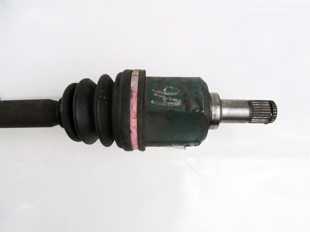 Привід передній правий MR953746 MITSUBISHI