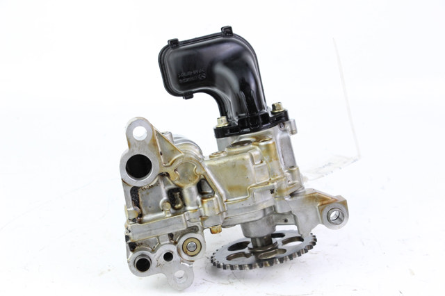 Насос масляний PE0114100 MAZDA