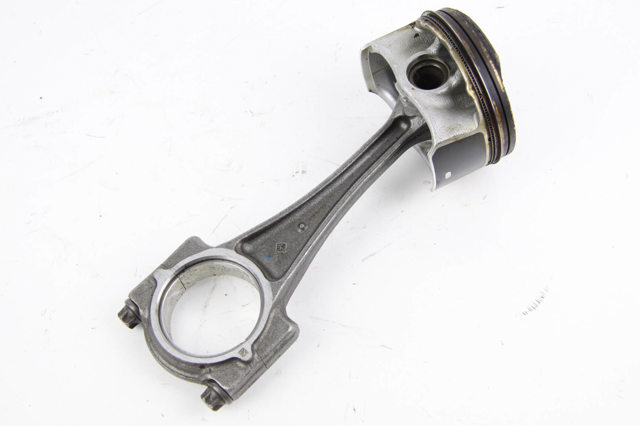Поршні і шатуни PEY311SA0A MAZDA